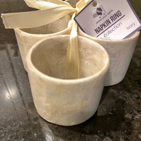 Saro Set of 8 ivory Capiz Napkin Rings. Can buy multiple sets of 8! - Picture 3 of 4